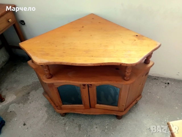 Продавам комплект масивни чамови мебели