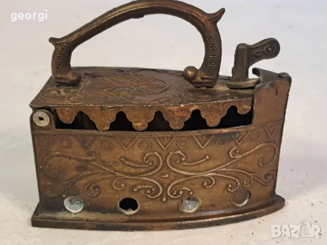 ретро малка бронзова ютия 21/4