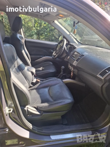 Джип Mitsubishi Outlander, снимка 4 - Автомобили и джипове - 52119017