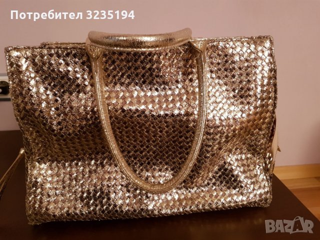 Златна чанта, снимка 1 - Чанти - 35238421