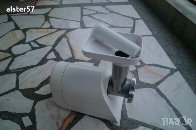 Електрическа месомелачка Moulinex HV3, снимка 2 - Месомелачки - 53447850