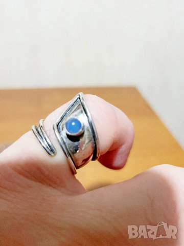 Старинен кован мъжки сребърен пръстен със синьо котешко око - майсторска изработка сребро, снимка 3 - Пръстени - 40015453
