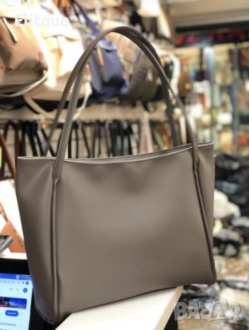 Класическа дамска чанта, снимка 7 - Чанти - 52832109