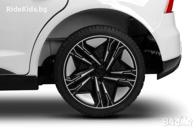 Луксозна детска акумулаторна кола  AUDI RS ETRON GT – Бяла, с дистанционно и LED светлини, снимка 9 - Детски велосипеди, триколки и коли - 49972573