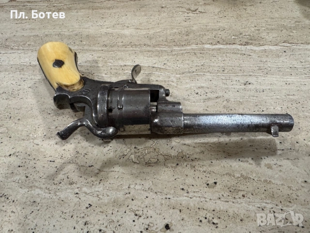 Стар револвер, снимка 8 - Антикварни и старинни предмети - 53249876