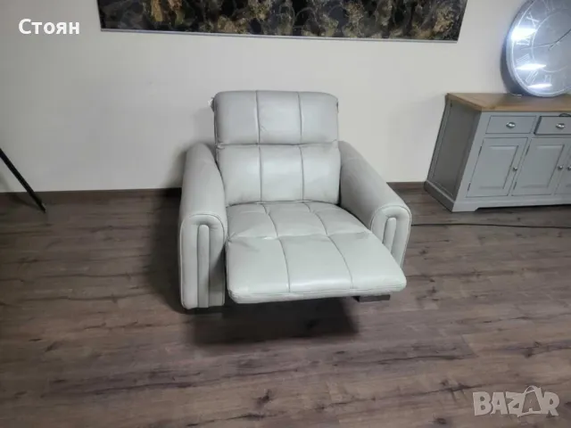 Светло сив-кремав кожен фотьойл с електрически релакс механизъм, снимка 10 - Дивани и мека мебел - 48286463