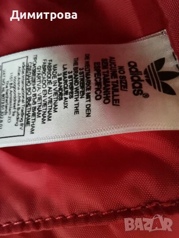 Оригинална Adidas, малка спортна чанта , снимка 3 - Чанти - 53168070