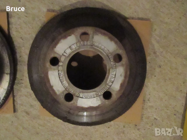 Задни спирачни дискове и накладки за VW Passat 5.5 комби 1.9TDI, снимка 2 - Части - 51027488