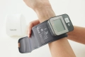 Апарат за кръвно налягане, Beurer BC 27 Wrist blood pressure monitor; large, easy-to-read display; r, снимка 4