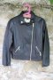  Черно яке (еко кожа) с мека подплата LC Waikiki - размер 122-128/7-8г., снимка 1 - Детски якета и елеци - 37207942