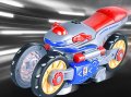Каскадна, светеща играчка мотор, въртяща се на 360 градуса с подвижни гуми