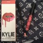 Kylie Jenner комплект от молив и червило за устни - матиращо, снимка 1 - Декоративна козметика - 28244496