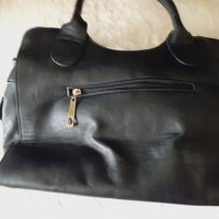 Черна чанта, снимка 2 - Чанти - 40268673