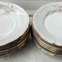12 чинии порцелан с позлата - 100 години ИЗИДА - 1994г. - 19 см, снимка 2 - Чинии - 43093710