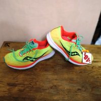 Saucony-Оргинални, маркови и нови.44н., снимка 2 - Маратонки - 43272387