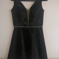 Къса елегантна черна рокля с блестящи частици, снимка 1 - Рокли - 33460652
