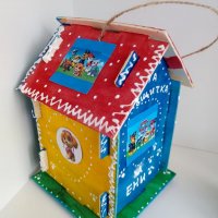 Пълна с лакомства-дървена къщичка с името на детето ,любимата тема и лакомства, снимка 8 - Декорация за дома - 34587337
