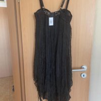 Продава Нова Официална Черна рокля с перли,с етикет-49 евро,размер М, снимка 2 - Рокли - 43695055