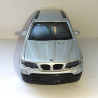 Метална количка BMW X5 1:43 Maisto, снимка 6 - Колекции - 40355474