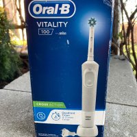 Електрическа четка за зъби - Oral B Vitality 100 Cross Action , снимка 1 - Друга електроника - 43556840