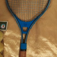 Продавам тенис ракета, чисто нова, в комплект с три топки и калъф, снимка 2 - Тенис - 35290045
