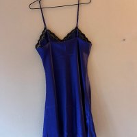 Сатенена рокля с дантела в тъмно лилав цвят 💜, снимка 5 - Рокли - 43970692