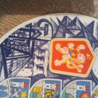 Рядка възпоменателна порцеланова чиния от Чехословакия от 70-те години, снимка 3 - Декорация за дома - 38342024