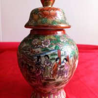 Стара Китайска Поцеланова Урна , Ваза, Маркирана, снимка 1 - Антикварни и старинни предмети - 43756692
