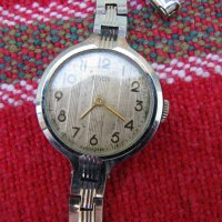 Механичен часовник Луч, снимка 1 - Антикварни и старинни предмети - 28484478
