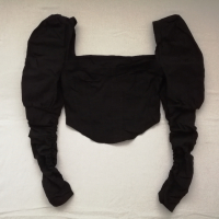 Черна къса дамска блуза по тялото с дълги буфан ръкави р-р S, снимка 4 - Блузи с дълъг ръкав и пуловери - 44862691