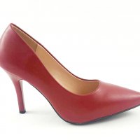Дамски обувки в червено на ток, снимка 1 - Дамски елегантни обувки - 28633557