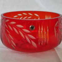Кристална купа - червена, снимка 1 - Прибори за хранене, готвене и сервиране - 33679633