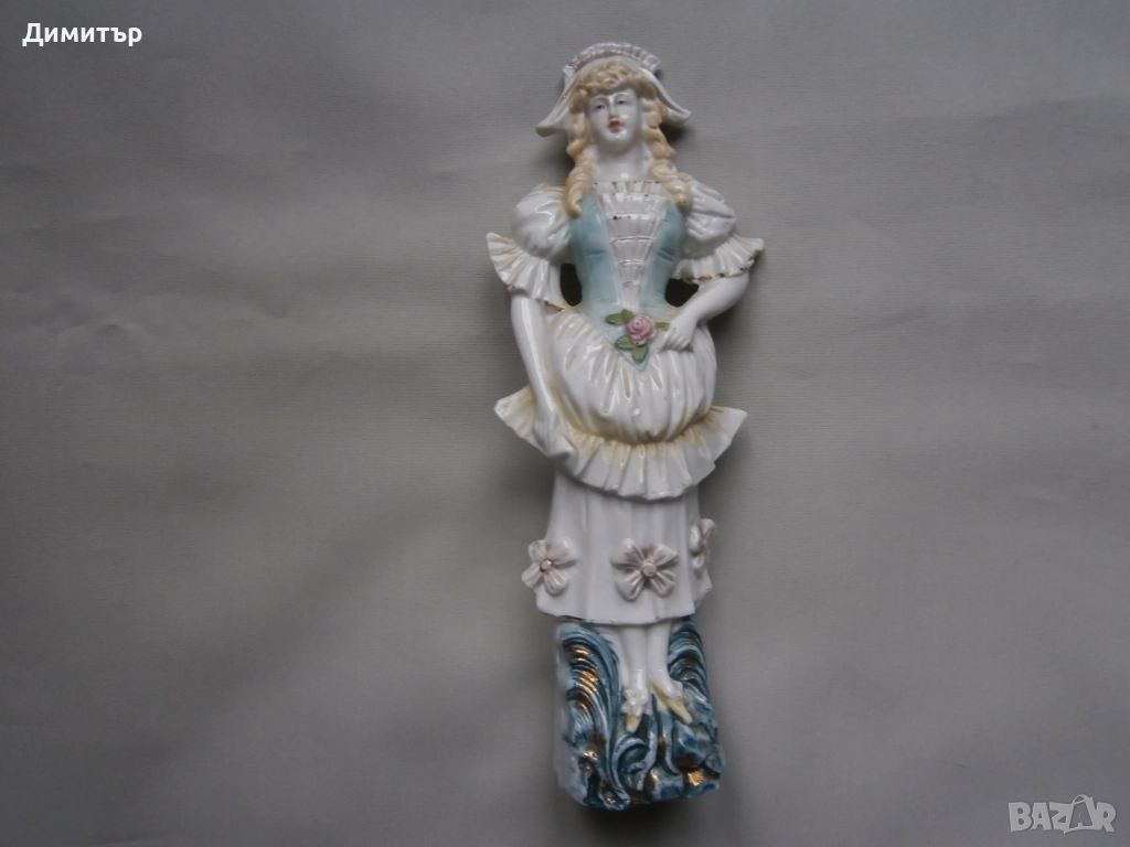 Порцеланова фигура 23см., снимка 1