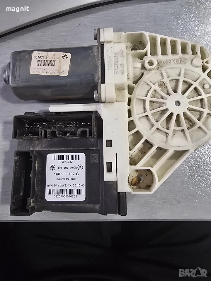 1K0959792G Мотор за стъкло модул централно VW Passat B6 преден десен , снимка 1