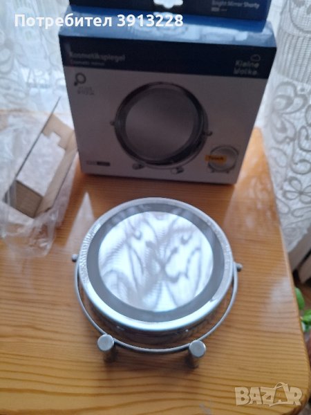 Огледало с увеличение и лед осветление.От едната страна е увеличително /5пъти/, снимка 1