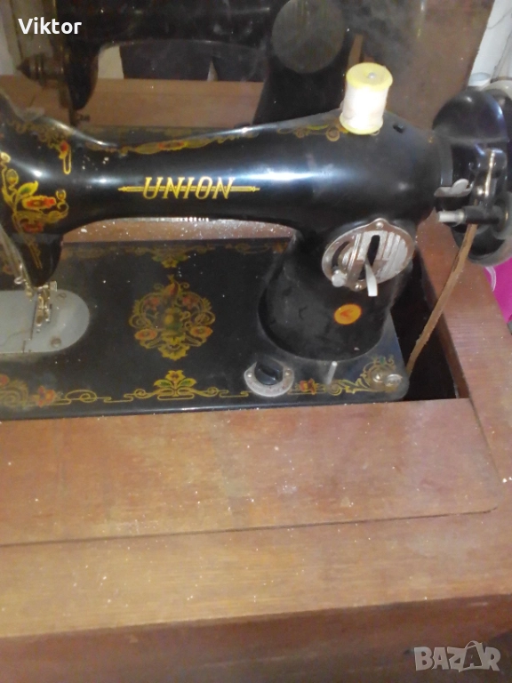 Продавам Руска ,крачна шевна машина в отлично състояние ,на ниска цена, снимка 1