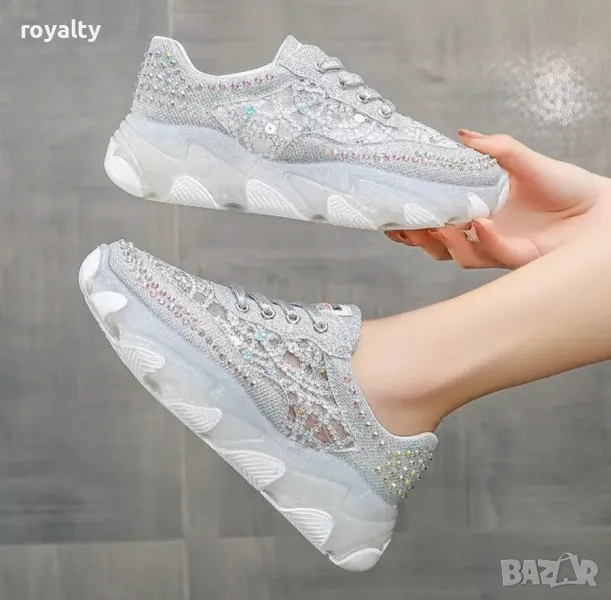 Дамски маратонки с дантела и камъни, снимка 1
