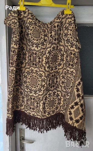 Продавам килимче завеса за стена етажерка или под с ресни , снимка 1