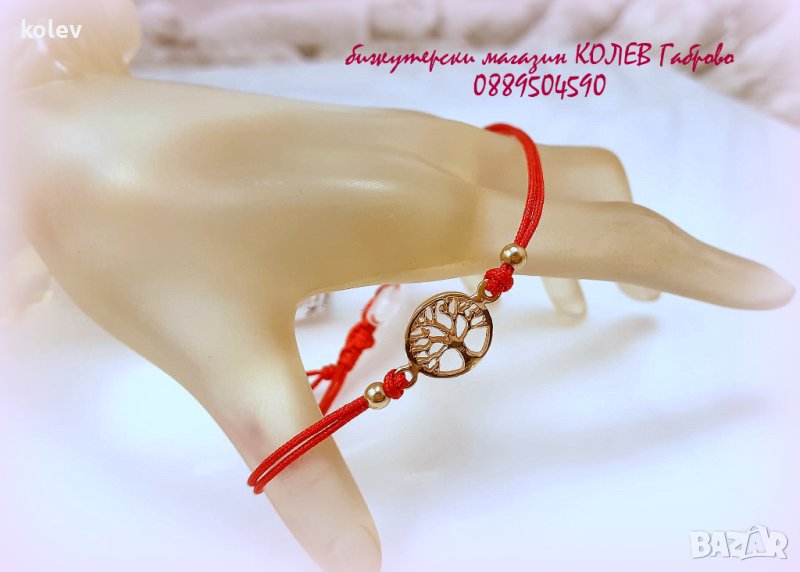  Златна фигура ДЪРВОТО НА ЖИВОТА и две златни мъниста в гривна червен конец, снимка 1