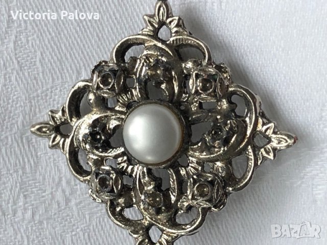 Прекрасна брошка с перла, снимка 3 - Бижутерийни комплекти - 27332968