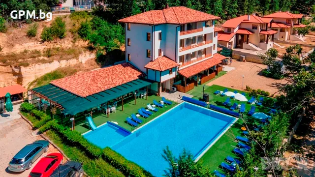 Обзаведен апартамент за 4 в Еко Парк Шкорпиловци с басейн