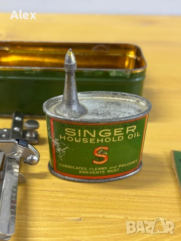 Кутия с принадлежности за шевна машина Singer, снимка 4 - Антикварни и старинни предмети - 53132730