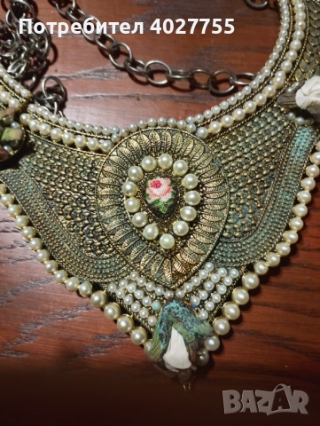 Колие с роза и ръчно ушит гоблен , снимка 2 - Колиета, медальони, синджири - 52365946