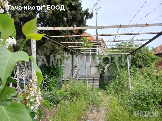 Едноетажна къща в с. Лъка, близо до центъра на селото, снимка 5 - Къщи - 50301864