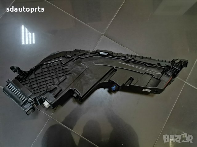 Десен Горен Фар BMW G70 i7 Crystal Swarovski Кристал Сваровски 9879936, снимка 9 - Части - 43085820