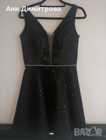 Къса елегантна черна рокля с блестящи частици