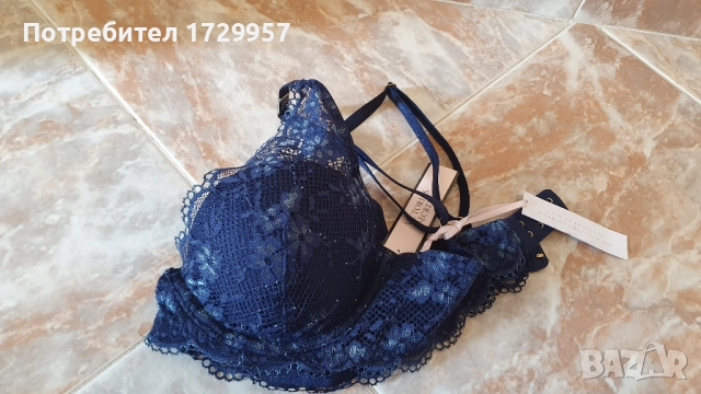 Сутиен Victoria's Secret Размер 34 С, снимка 4 - Бельо - 52103876
