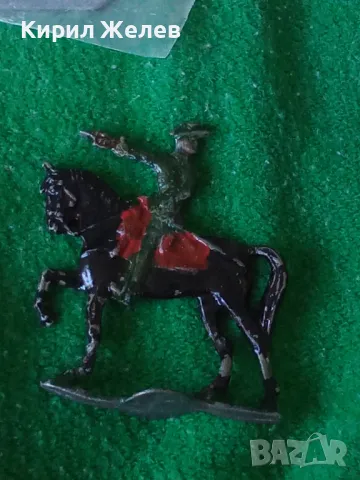 Стара ОЛОВНА ФИГУРКА КОННИК ДЕТСКА ИГРАЧКА ОЛОВЕН ВОЙНИК РЪЧНО ОЦВЕТЕН За КОЛЕКЦИЯ ВОЙНИЧЕ 40825, снимка 12 - Колекции - 46960897