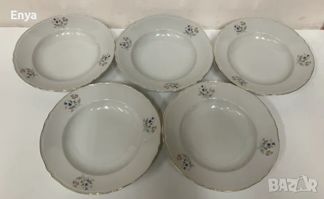 Български порцеланови чинии с полски цветя