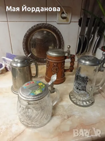 Стари, оригинални халби за бира, немски и английски.